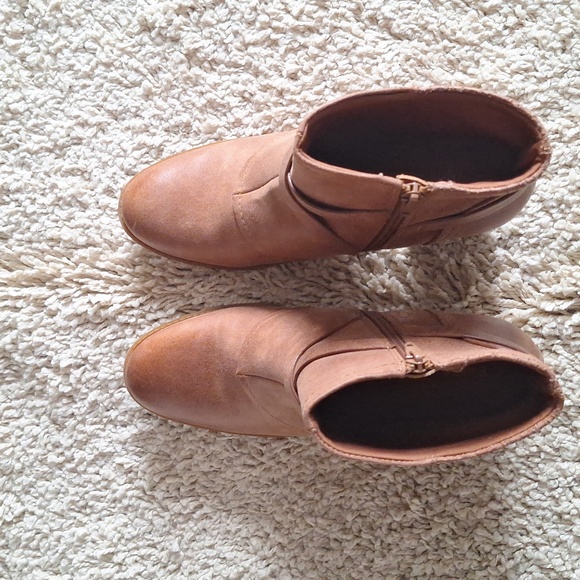 Baretraps Luna ankle bootie - Picture 10 of 13